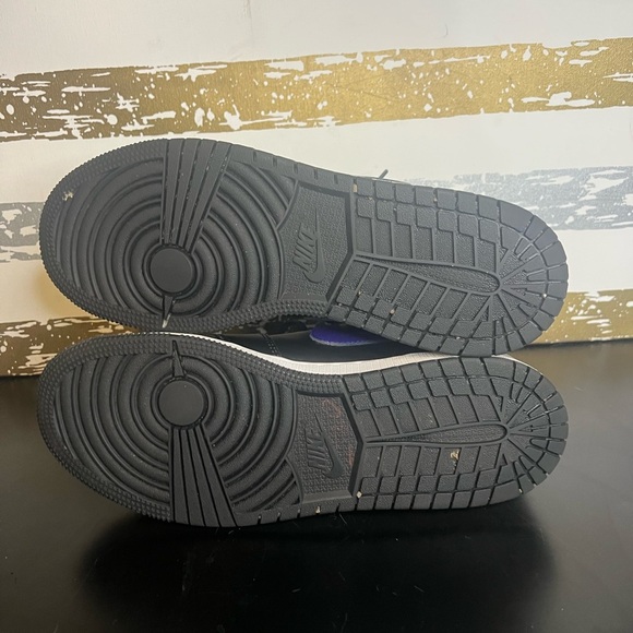 Jordan 1 Low “Lakers” - Picture 6 of 9